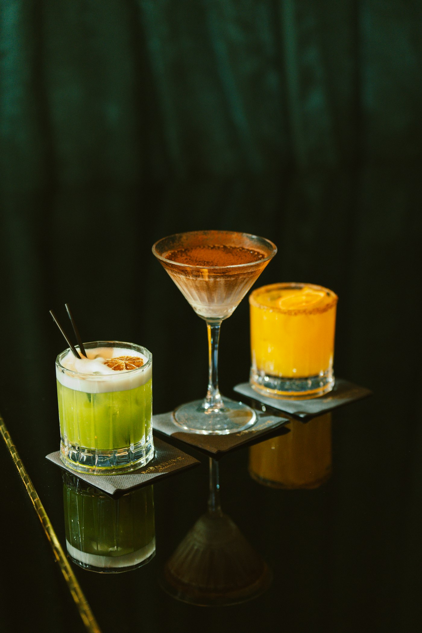 Koktajli v lounge baru SAVOR